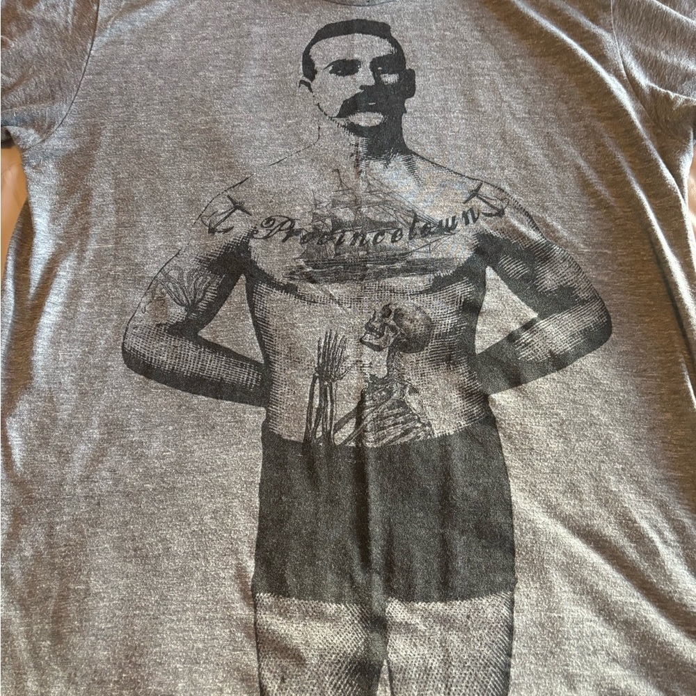 Men's Large Provincetown vintage design short sleeve tshirt. Unique design!